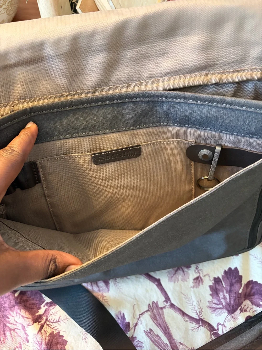 Briggs & Riley Gray Messenger Laptop Bag with Black Strap